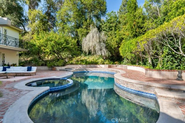 4200 Gayle Drive, Tarzana, CA 91356