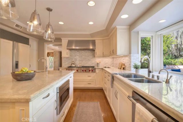 4200 Gayle Drive, Tarzana, CA 91356