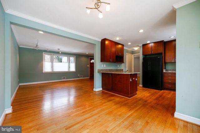 4212 MATTHEWS LN, Kensington, MD 20895