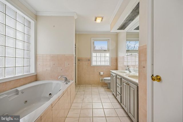 4212 MATTHEWS LN, Kensington, MD 20895