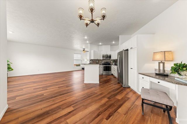 1013 N Country Club Dr, Deer Park, WA 99006