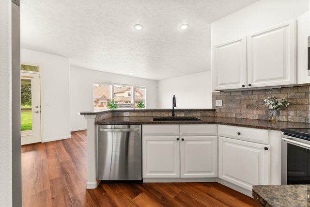 1013 N Country Club Dr, Deer Park, WA 99006