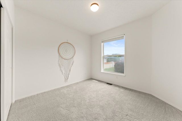 1013 N Country Club Dr, Deer Park, WA 99006
