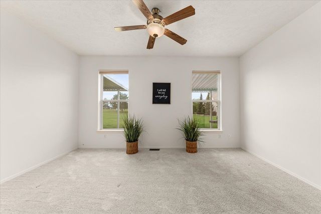 1013 N Country Club Dr, Deer Park, WA 99006