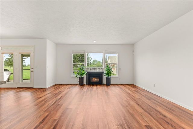 1013 N Country Club Dr, Deer Park, WA 99006