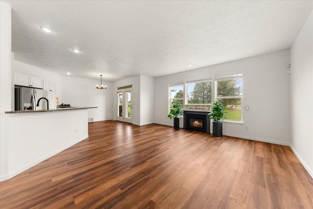 1013 N Country Club Dr, Deer Park, WA 99006