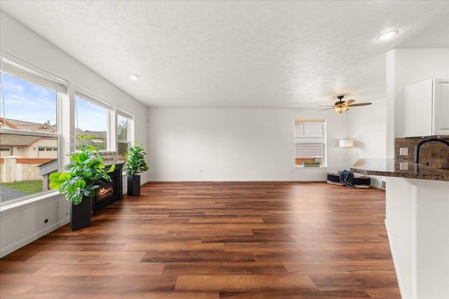 1013 N Country Club Dr, Deer Park, WA 99006