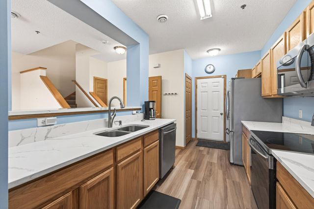 11357 Aberdeen Circle NE B, Blaine, MN 55449