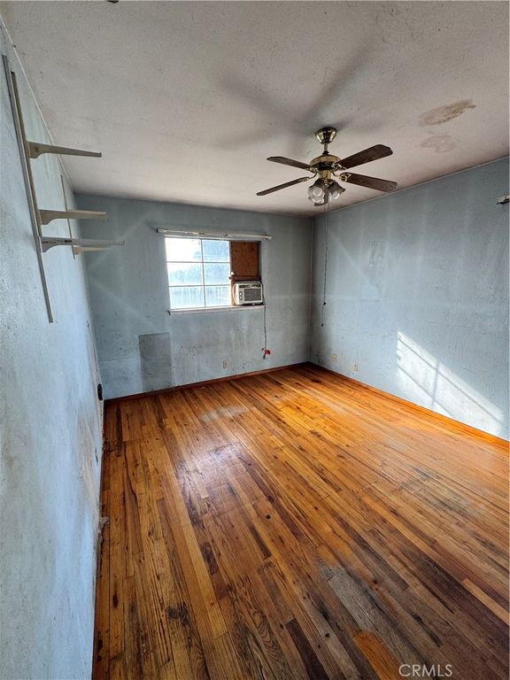 Image 14 of property listing at 5703 E Hampton, Fresno, CA 93727