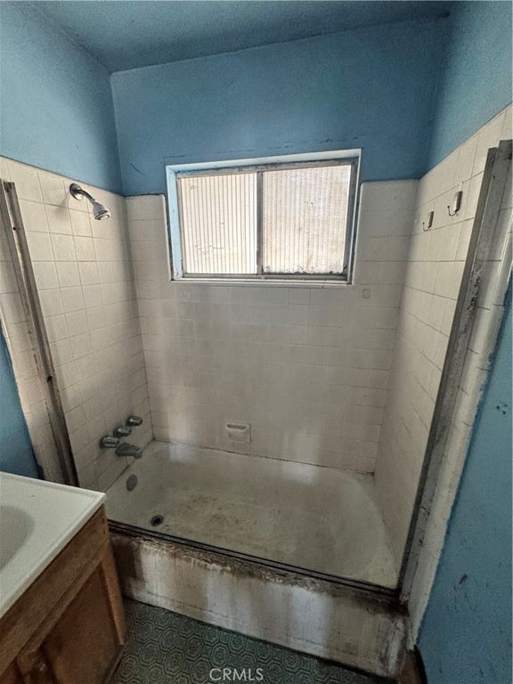 Image 22 of property listing at 5703 E Hampton, Fresno, CA 93727