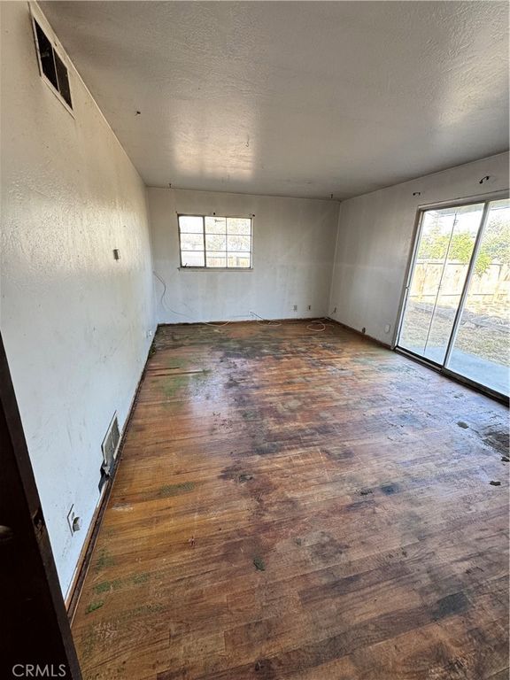 Image 8 of property listing at 5703 E Hampton, Fresno, CA 93727