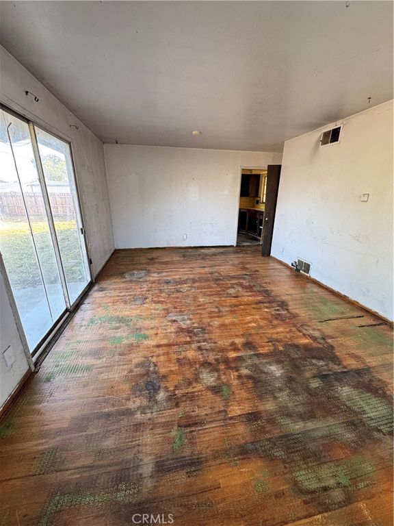 Image 9 of property listing at 5703 E Hampton, Fresno, CA 93727