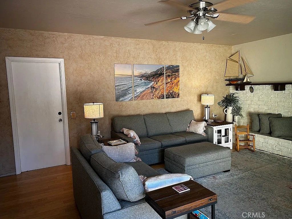 Image 10 of property listing at 1046 W Princeton Avenue, Visalia, CA 93277
