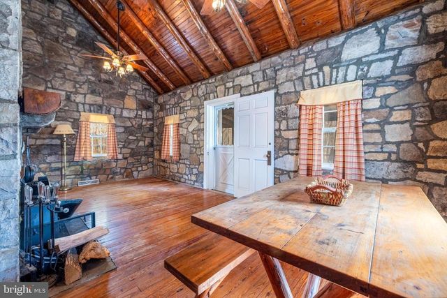 195 N LAWYER DR, Stanley, VA 22851