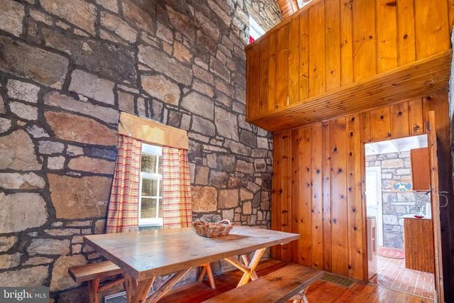 195 N LAWYER DR, Stanley, VA 22851