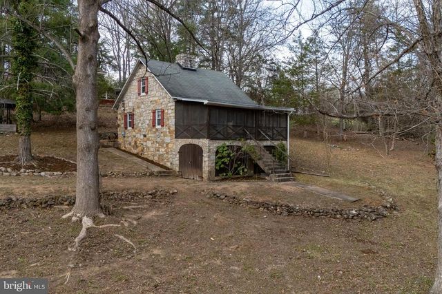 195 N LAWYER DR, Stanley, VA 22851