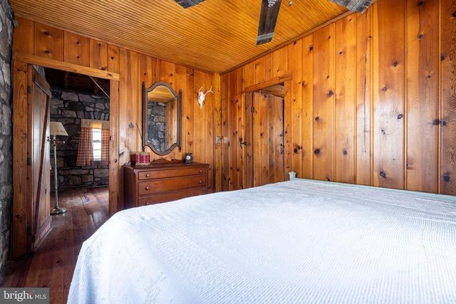195 N LAWYER DR, Stanley, VA 22851