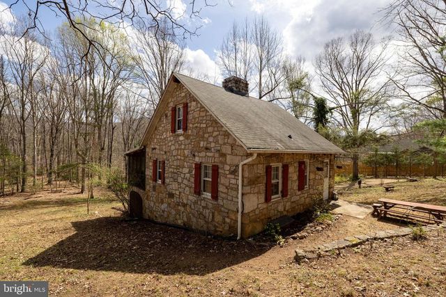 195 N LAWYER DR, Stanley, VA 22851