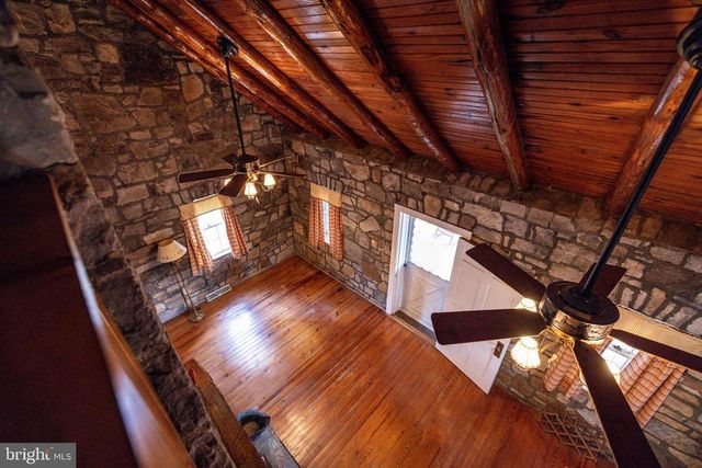 195 N LAWYER DR, Stanley, VA 22851