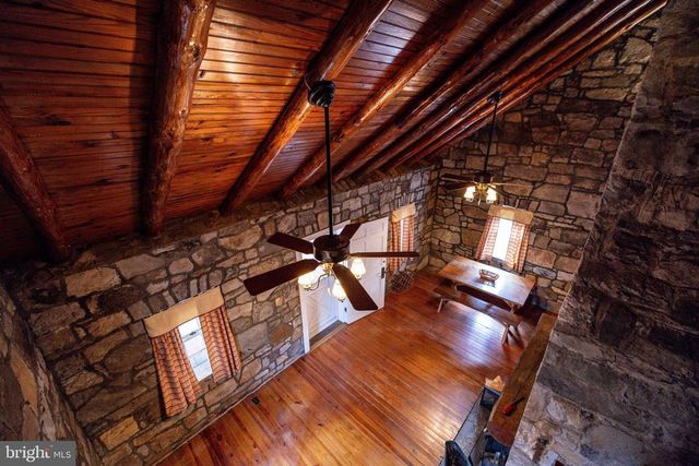 195 N LAWYER DR, Stanley, VA 22851