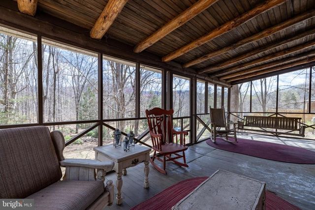 195 N LAWYER DR, Stanley, VA 22851