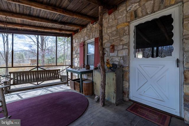 195 N LAWYER DR, Stanley, VA 22851
