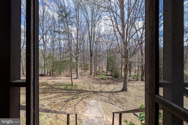 195 N LAWYER DR, Stanley, VA 22851