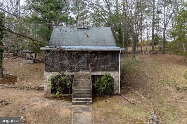 195 N LAWYER DR, Stanley, VA 22851