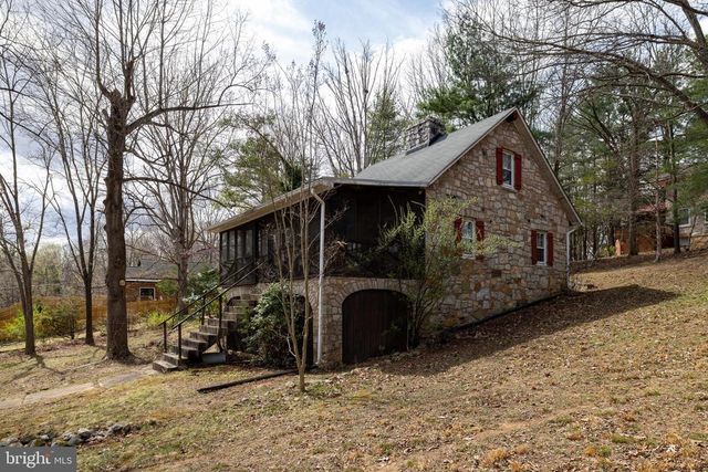 195 N LAWYER DR, Stanley, VA 22851