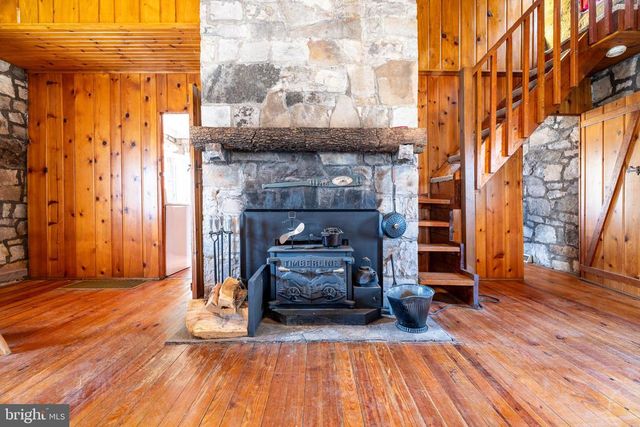 195 N LAWYER DR, Stanley, VA 22851