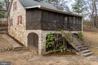 195 N LAWYER DR, Stanley, VA 22851