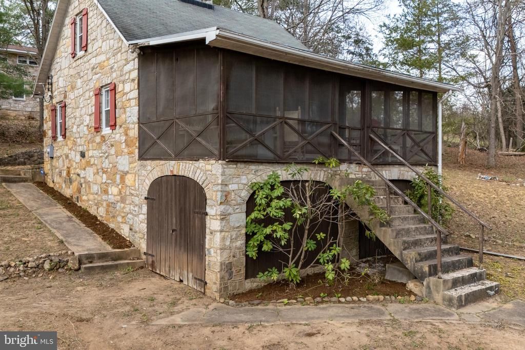 195 N LAWYER DR, Stanley, VA 22851