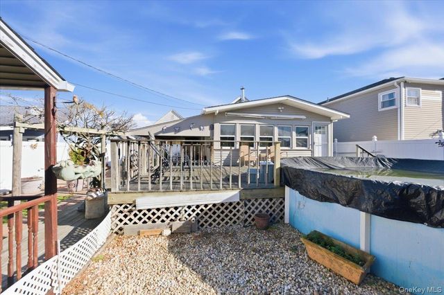 80 Newport Road, Island Park, NY 11558