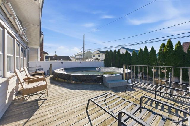 80 Newport Road, Island Park, NY 11558