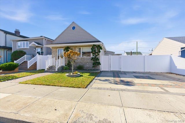 80 Newport Road, Island Park, NY 11558