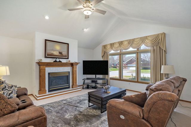 3556 S Swan Avenue, Springfield, MO 65807