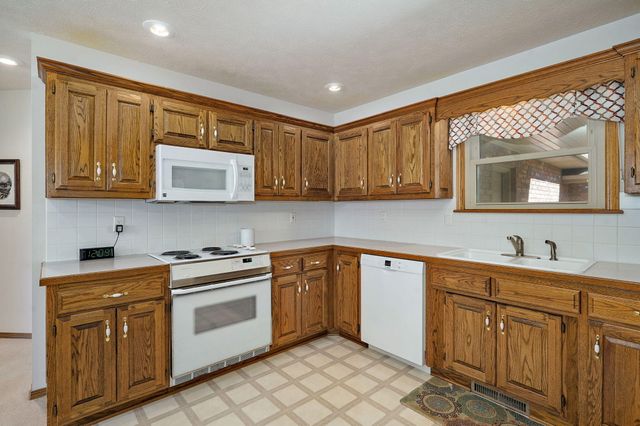 3556 S Swan Avenue, Springfield, MO 65807