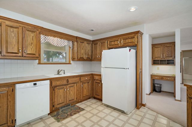 3556 S Swan Avenue, Springfield, MO 65807