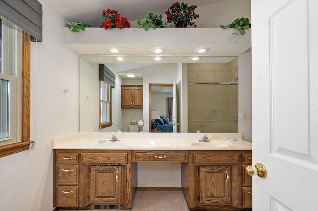 3556 S Swan Avenue, Springfield, MO 65807