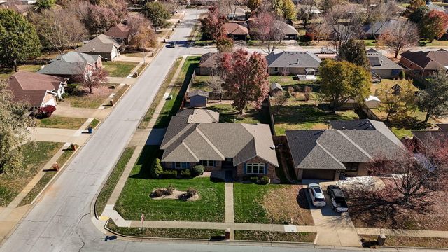 3556 S Swan Avenue, Springfield, MO 65807