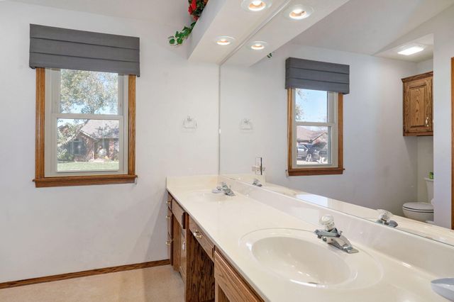 3556 S Swan Avenue, Springfield, MO 65807