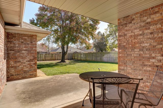 3556 S Swan Avenue, Springfield, MO 65807