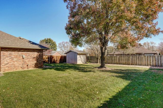 3556 S Swan Avenue, Springfield, MO 65807