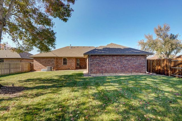 3556 S Swan Avenue, Springfield, MO 65807