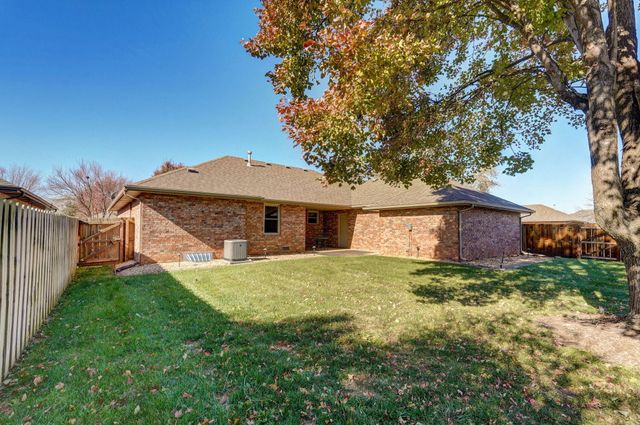 3556 S Swan Avenue, Springfield, MO 65807