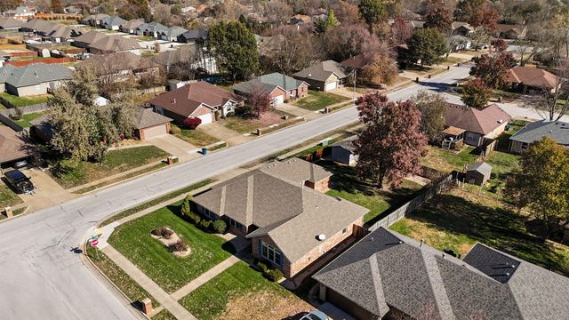 3556 S Swan Avenue, Springfield, MO 65807