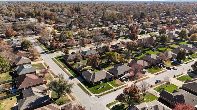 3556 S Swan Avenue, Springfield, MO 65807