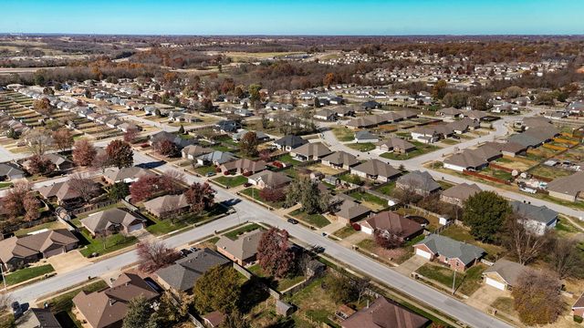 3556 S Swan Avenue, Springfield, MO 65807