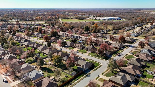 3556 S Swan Avenue, Springfield, MO 65807