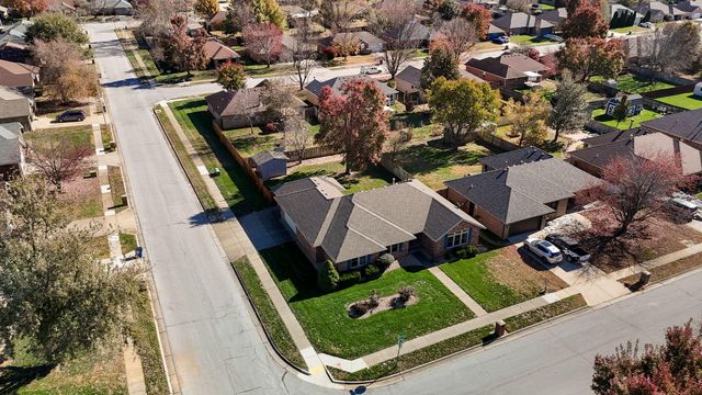 3556 S Swan Avenue, Springfield, MO 65807